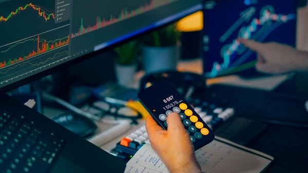 Top Strategies for UK Investors to Secure Low-Risk Financing for Commercial Property Acquisitions